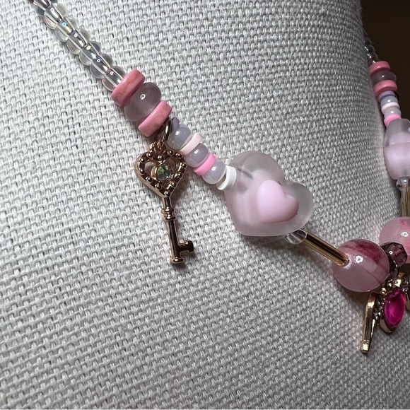 Heart necklace with  dangling keys - Picture 4 of 5